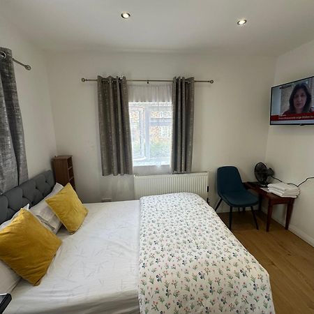 Luxury Ensuite 2Nd Studio Flat With Great Views In Keedonwood Road With Fully Own Bathroom Newly Added And Private Kitchenette 布罗姆利 外观 照片