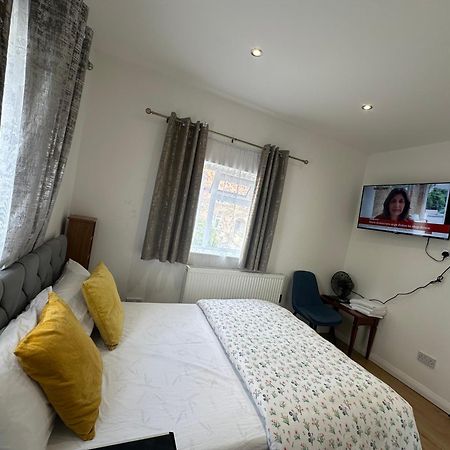 Luxury Ensuite 2Nd Studio Flat With Great Views In Keedonwood Road With Fully Own Bathroom Newly Added And Private Kitchenette 布罗姆利 外观 照片