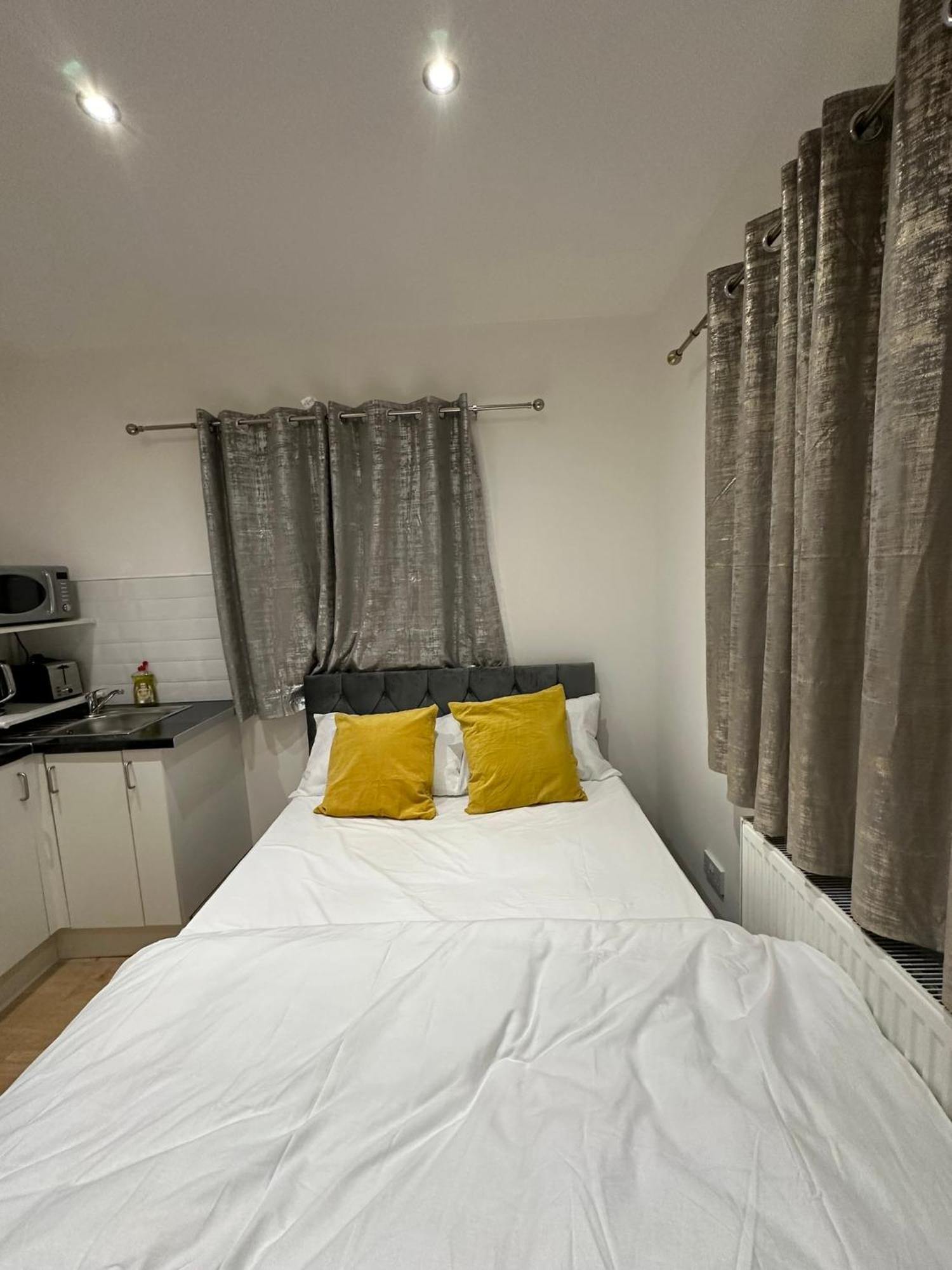 Luxury Ensuite 2Nd Studio Flat With Great Views In Keedonwood Road With Fully Own Bathroom Newly Added And Private Kitchenette 布罗姆利 外观 照片