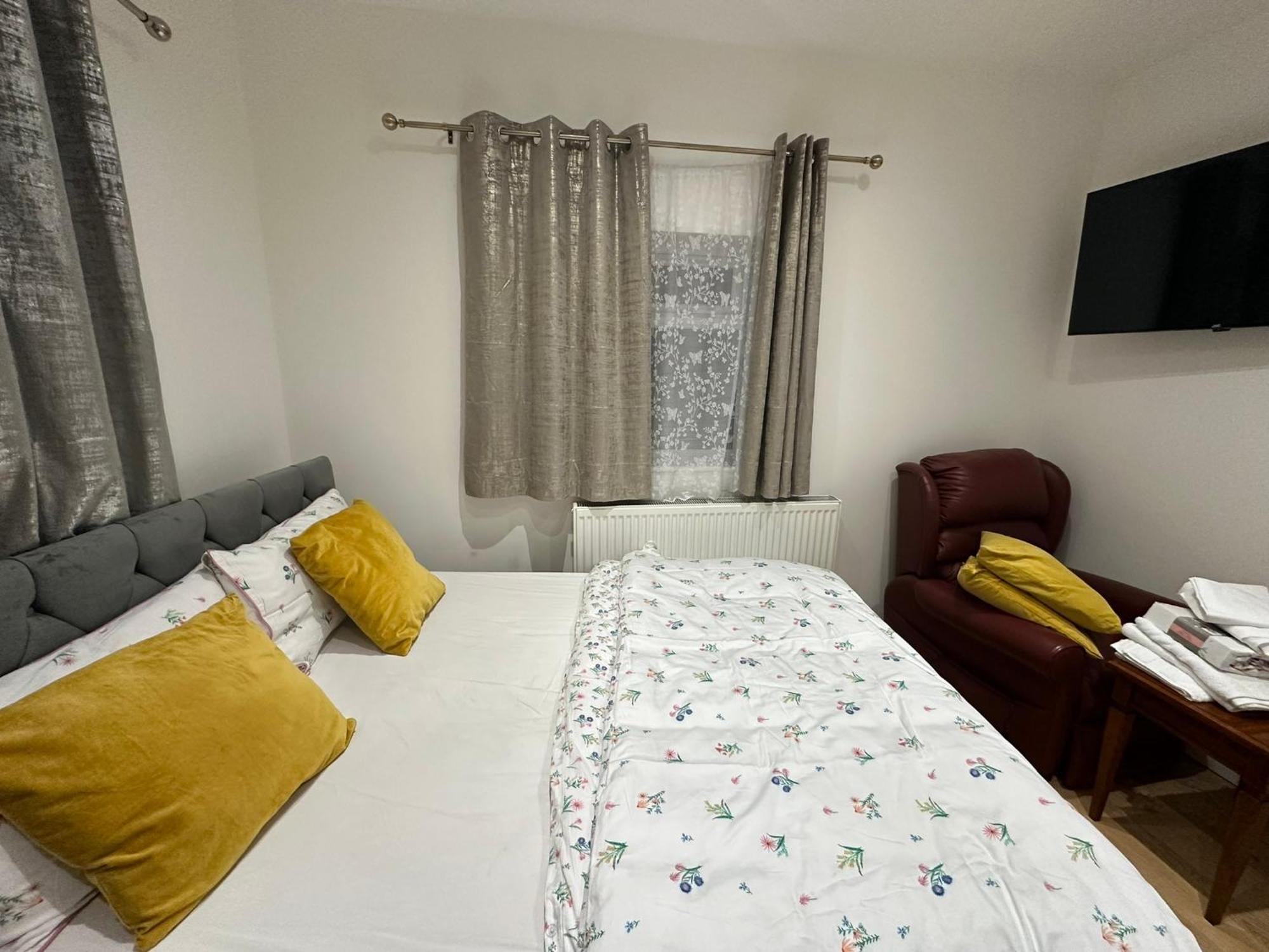 Luxury Ensuite 2Nd Studio Flat With Great Views In Keedonwood Road With Fully Own Bathroom Newly Added And Private Kitchenette 布罗姆利 外观 照片