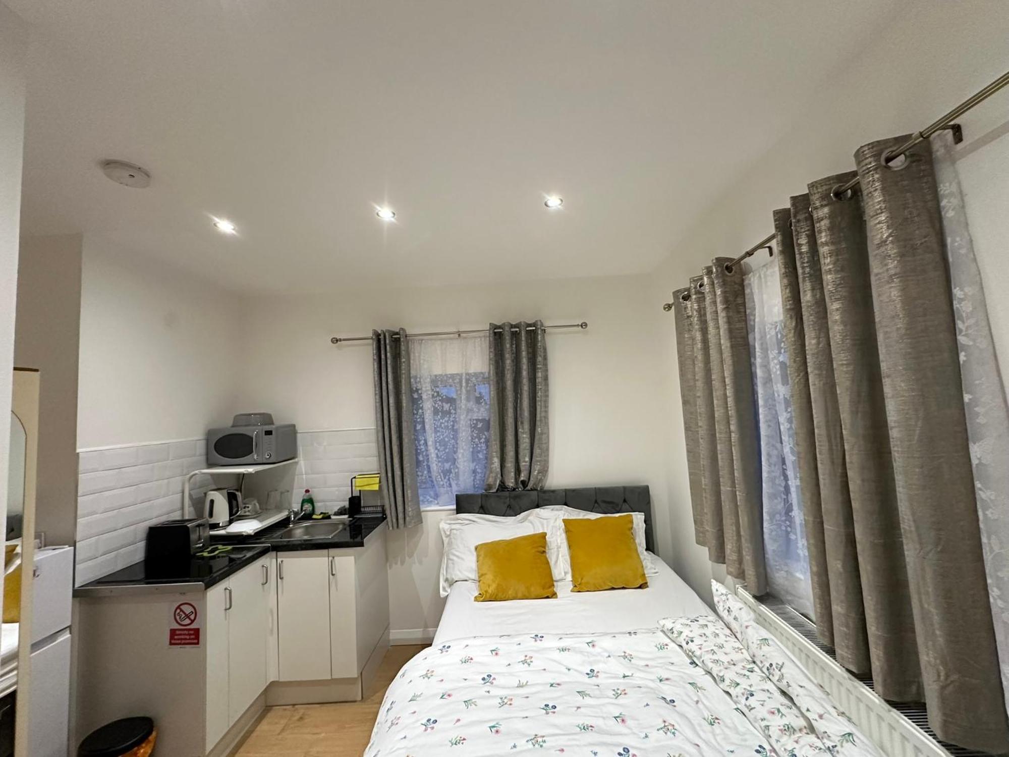 Luxury Ensuite 2Nd Studio Flat With Great Views In Keedonwood Road With Fully Own Bathroom Newly Added And Private Kitchenette 布罗姆利 外观 照片