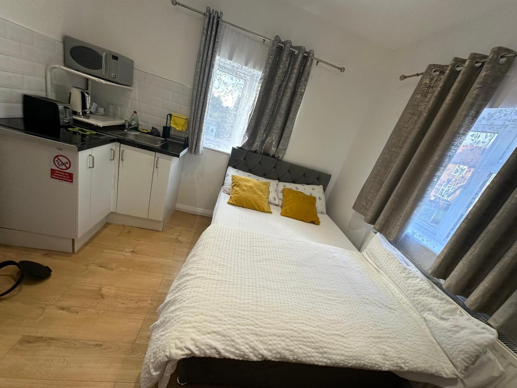 Luxury Ensuite 2Nd Studio Flat With Great Views In Keedonwood Road With Fully Own Bathroom Newly Added And Private Kitchenette 布罗姆利 外观 照片
