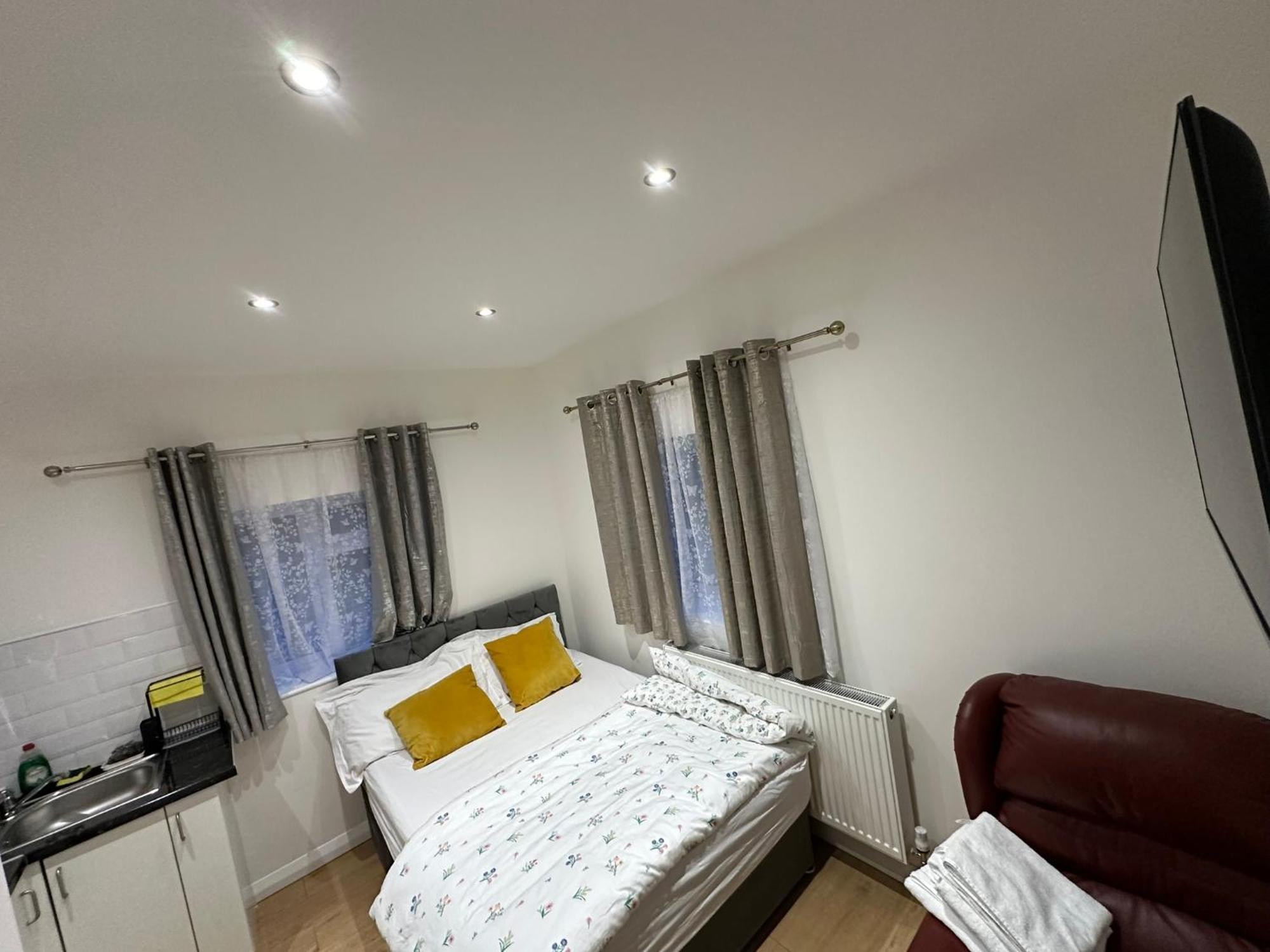 Luxury Ensuite 2Nd Studio Flat With Great Views In Keedonwood Road With Fully Own Bathroom Newly Added And Private Kitchenette 布罗姆利 外观 照片