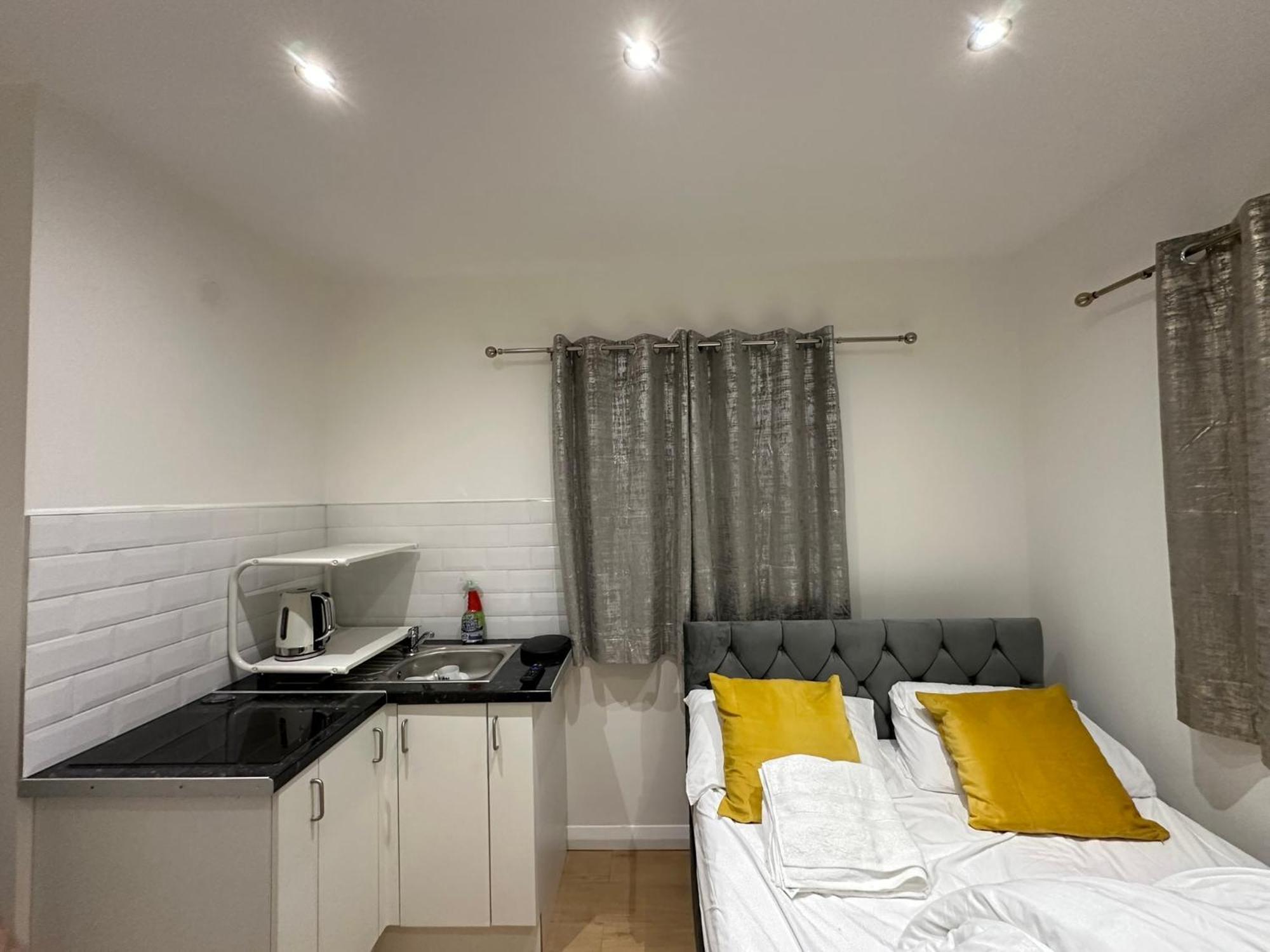 Luxury Ensuite 2Nd Studio Flat With Great Views In Keedonwood Road With Fully Own Bathroom Newly Added And Private Kitchenette 布罗姆利 外观 照片