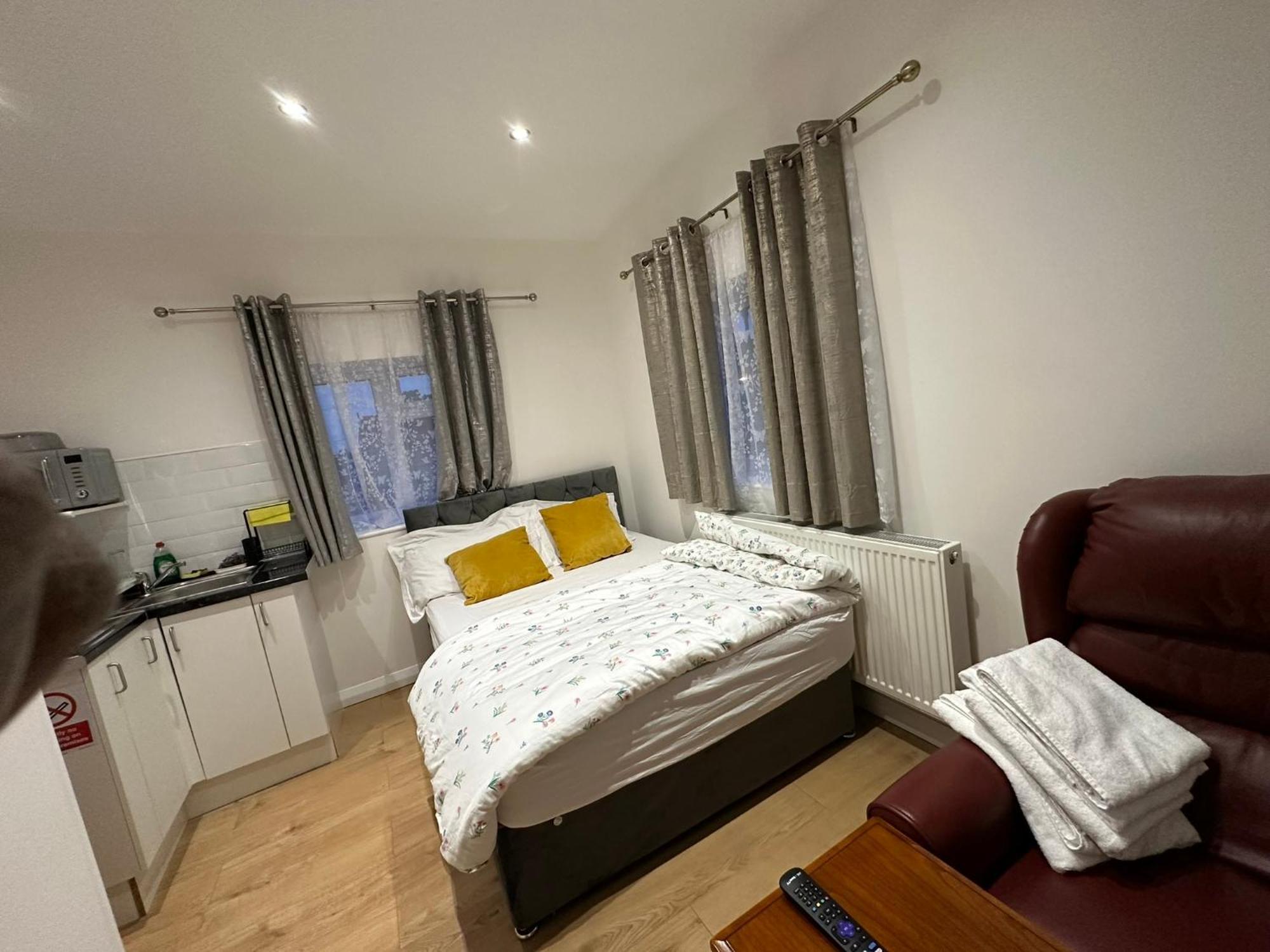 Luxury Ensuite 2Nd Studio Flat With Great Views In Keedonwood Road With Fully Own Bathroom Newly Added And Private Kitchenette 布罗姆利 外观 照片