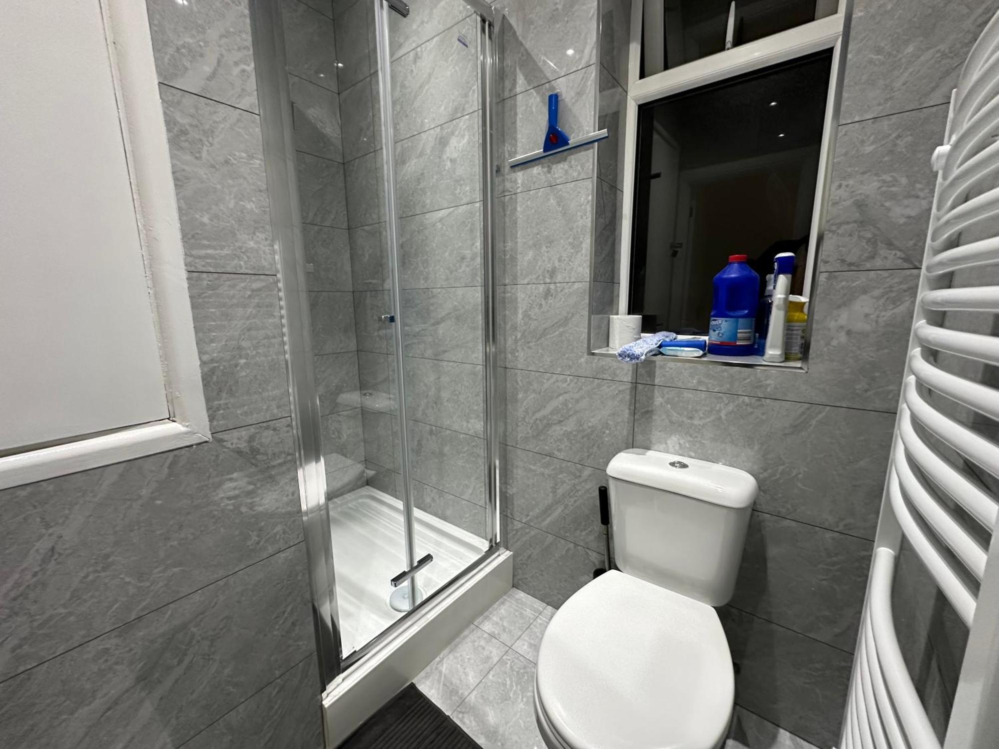 Luxury Ensuite 2Nd Studio Flat With Great Views In Keedonwood Road With Fully Own Bathroom Newly Added And Private Kitchenette 布罗姆利 外观 照片