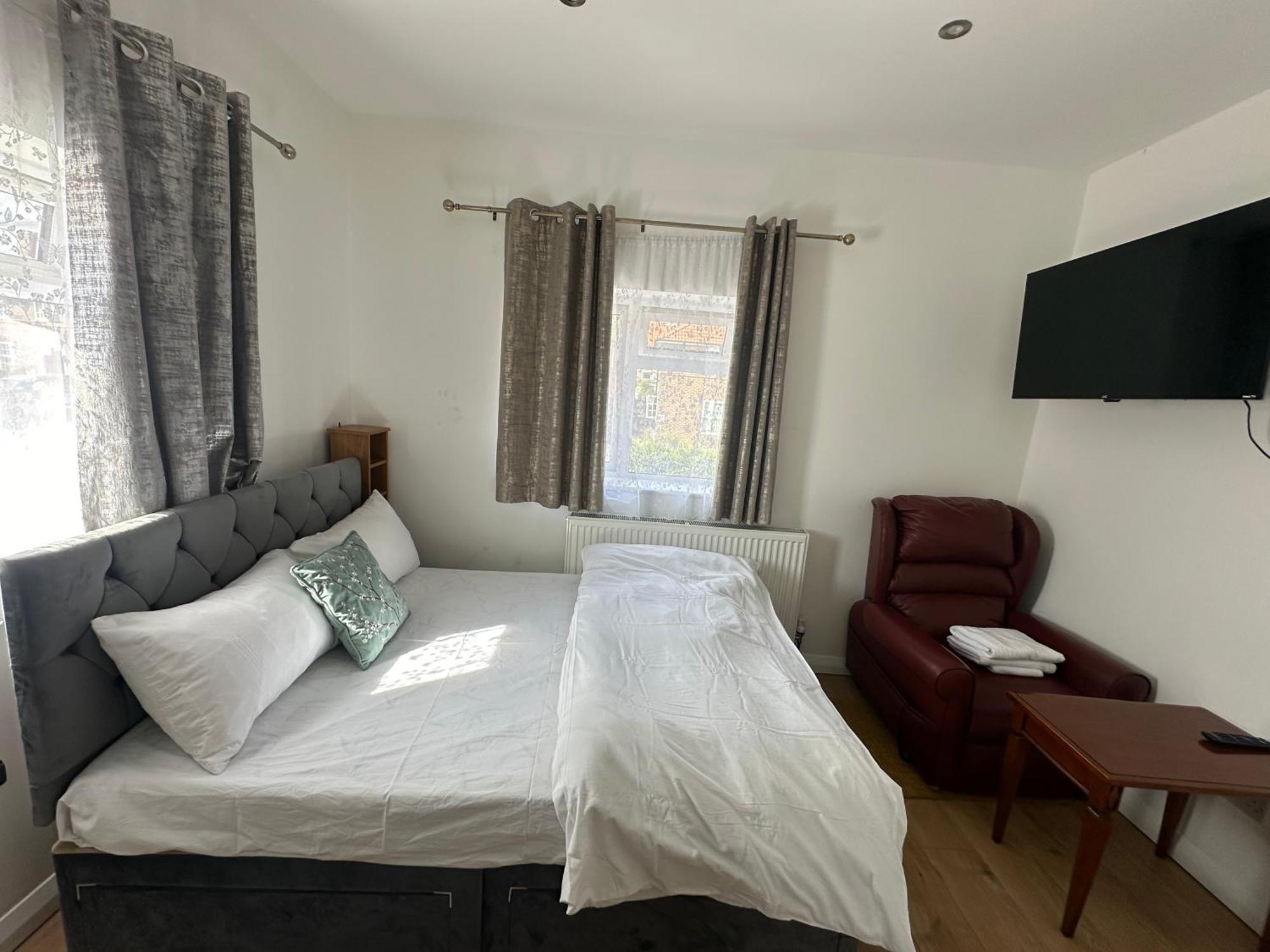 Luxury Ensuite 2Nd Studio Flat With Great Views In Keedonwood Road With Fully Own Bathroom Newly Added And Private Kitchenette 布罗姆利 外观 照片