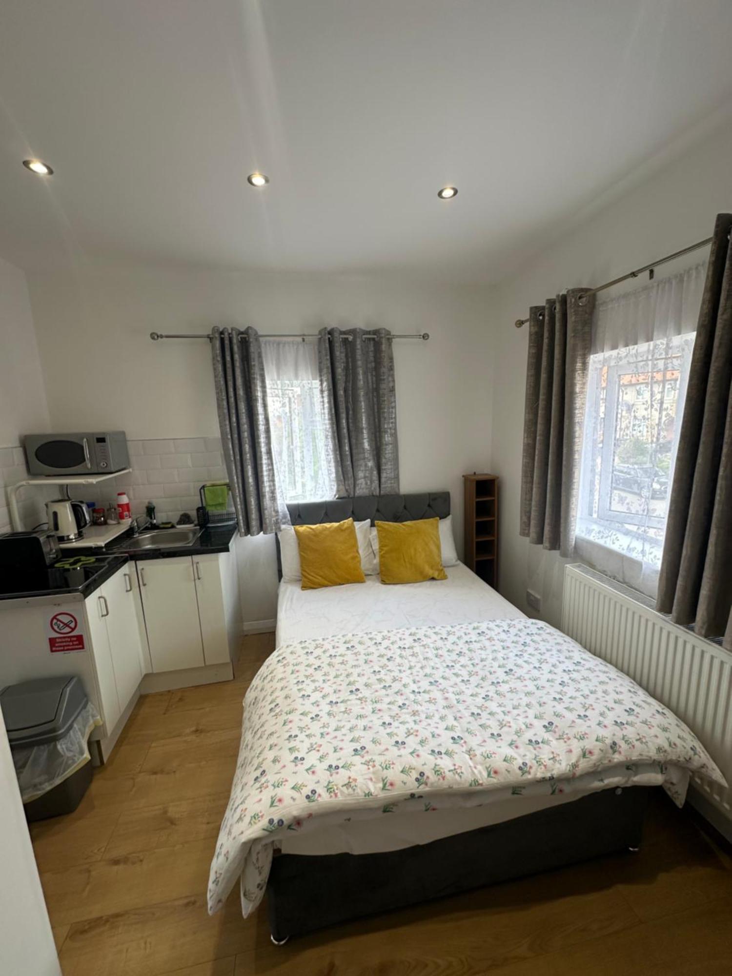 Luxury Ensuite 2Nd Studio Flat With Great Views In Keedonwood Road With Fully Own Bathroom Newly Added And Private Kitchenette 布罗姆利 外观 照片