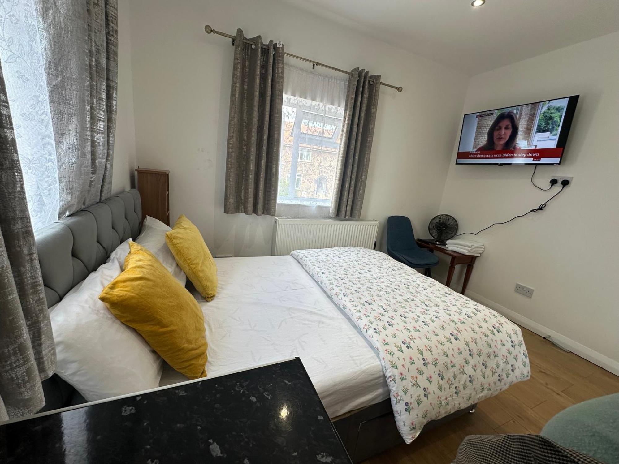 Luxury Ensuite 2Nd Studio Flat With Great Views In Keedonwood Road With Fully Own Bathroom Newly Added And Private Kitchenette 布罗姆利 外观 照片