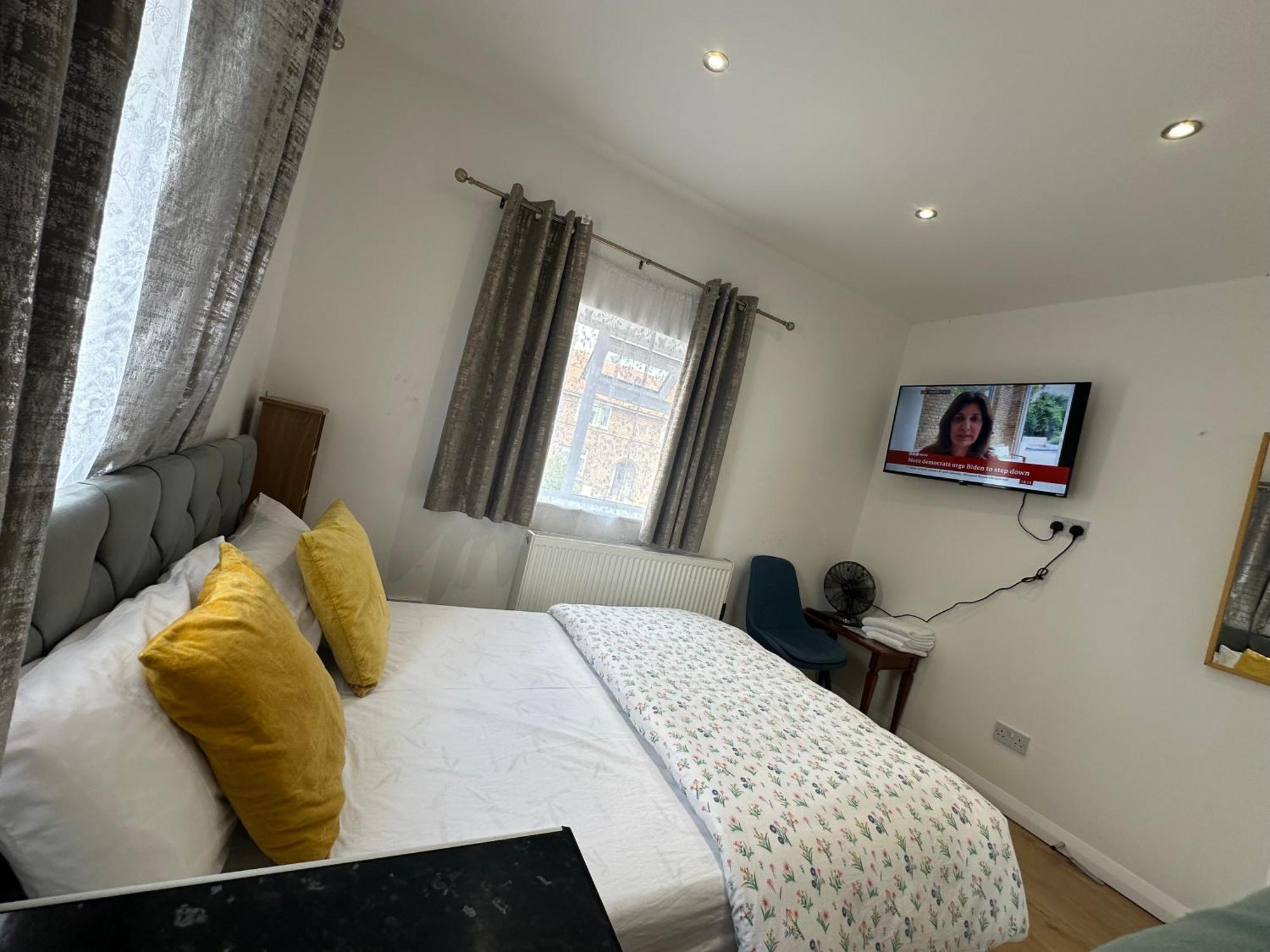 Luxury Ensuite 2Nd Studio Flat With Great Views In Keedonwood Road With Fully Own Bathroom Newly Added And Private Kitchenette 布罗姆利 外观 照片