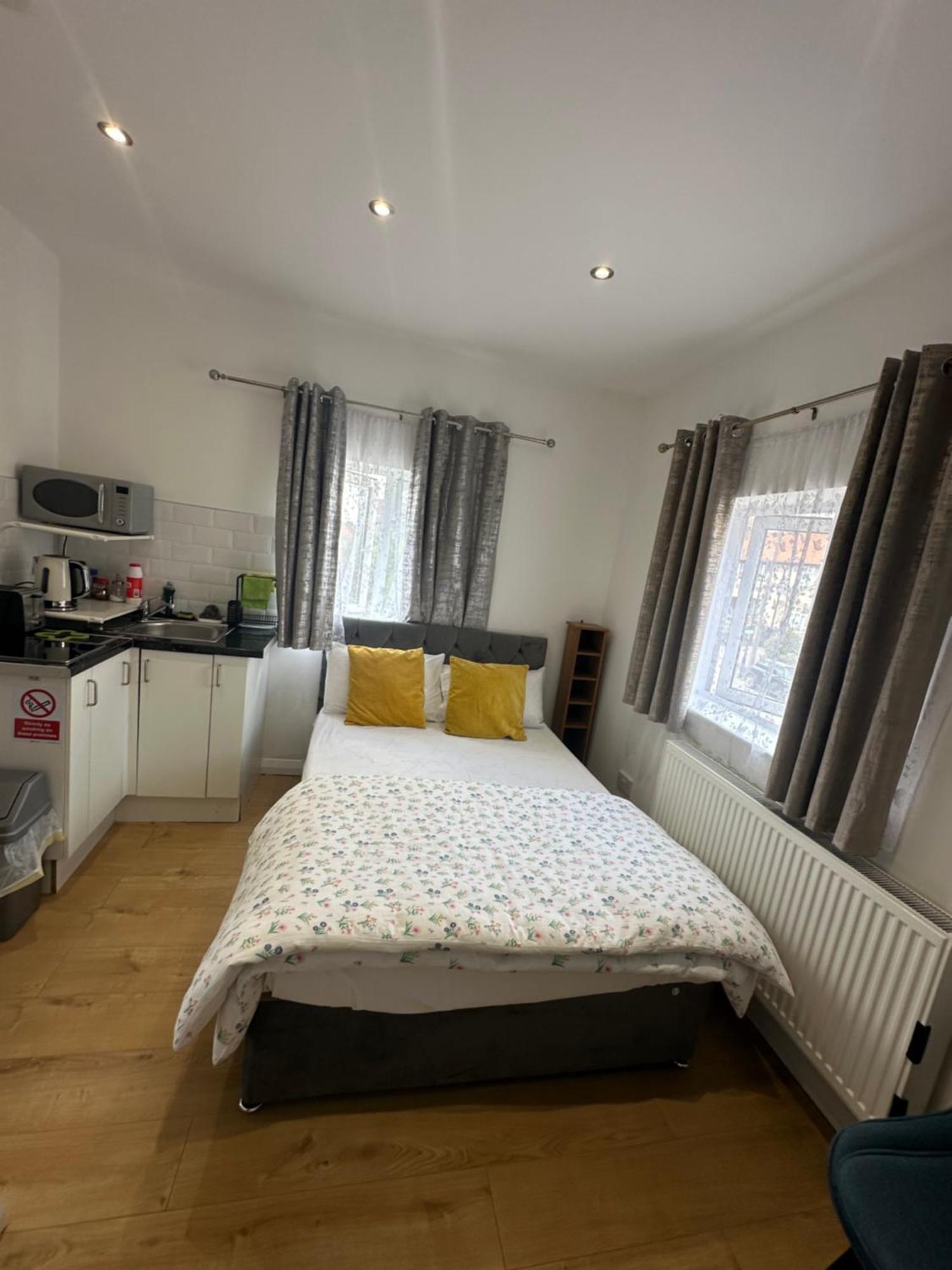 Luxury Ensuite 2Nd Studio Flat With Great Views In Keedonwood Road With Fully Own Bathroom Newly Added And Private Kitchenette 布罗姆利 外观 照片